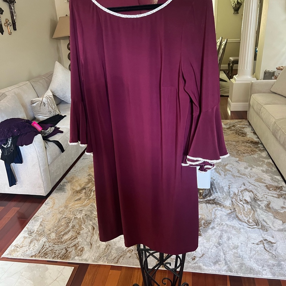 Burgundy dress with ruffled rhinestone sleeves and rhinestone collar size 1X - Picture 4 of 4